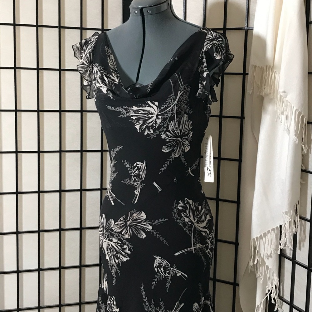 Cute Ruffle Dress - Picture 2 of 5